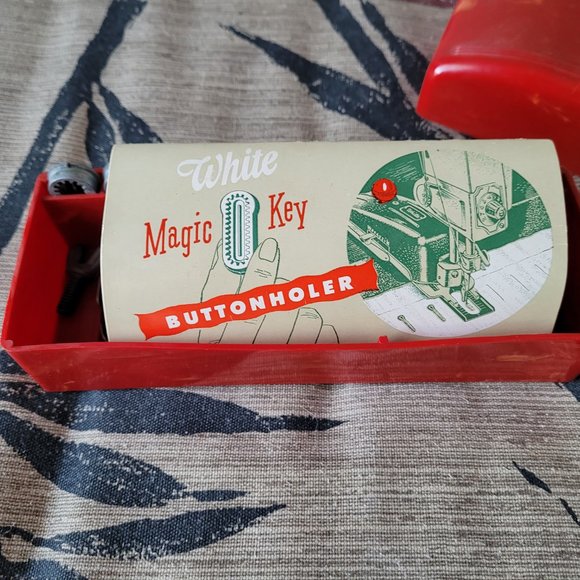 Vintage White Magic Key Buttonholer - Picture 6 of 16